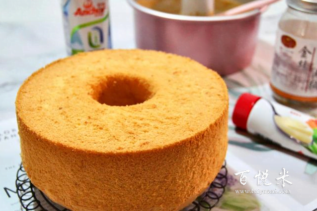 不甜不膩、咸香適口的蛋黃醬肉松戚風(fēng)蛋糕，快來(lái)試試